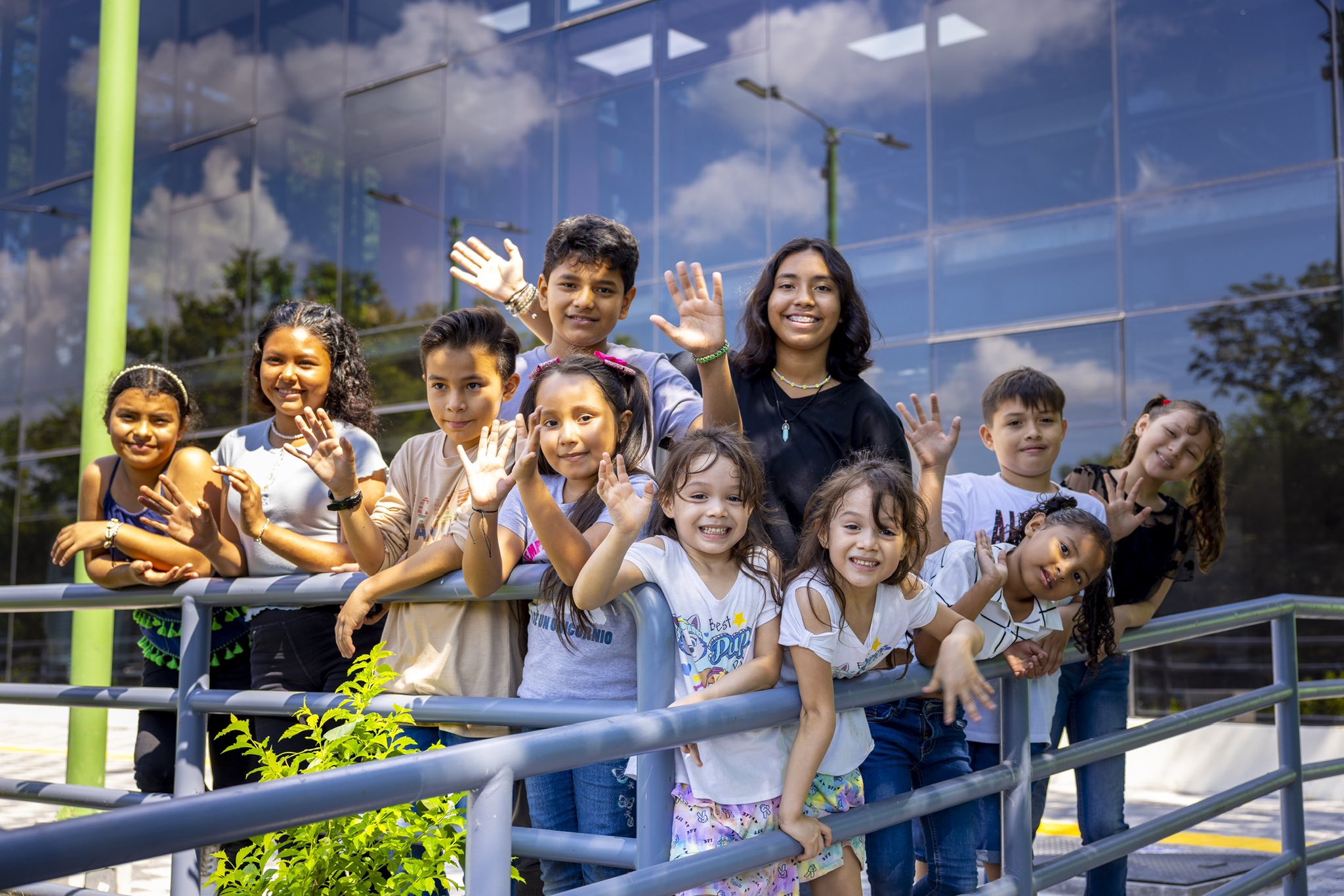 inauguran-seis-cubos-en-beneficio-de-la-ninez-y-juventud-salvadorena